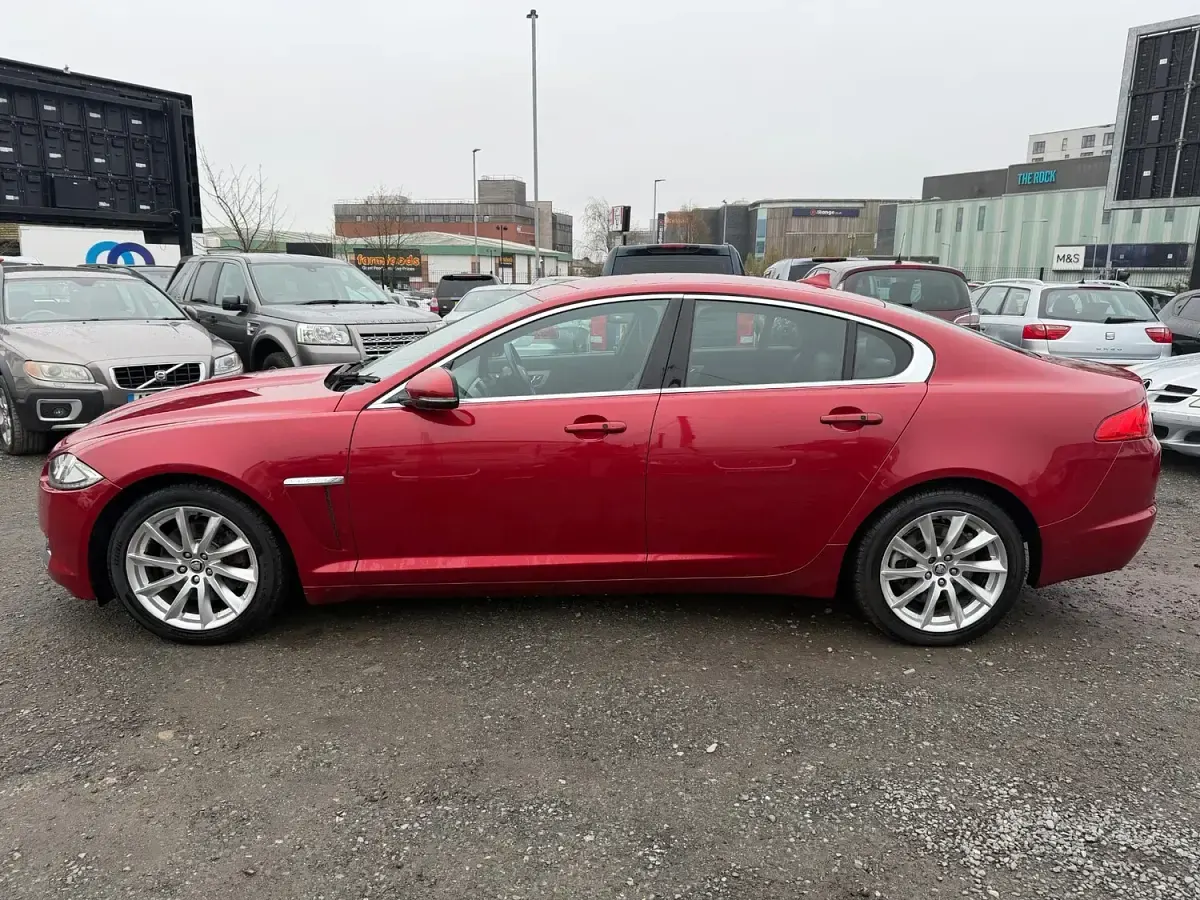 Begagnad Jaguar XF Premium Luxury 200 HK (147 kW) 2013 Röd Sedan