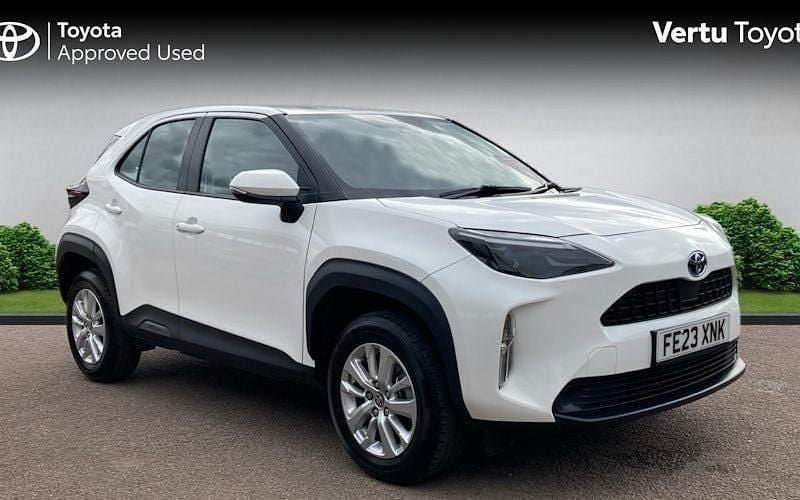 Used 2025 Toyota Yaris Hybrid Estate | £20,110 (Super price) - Image 1/4