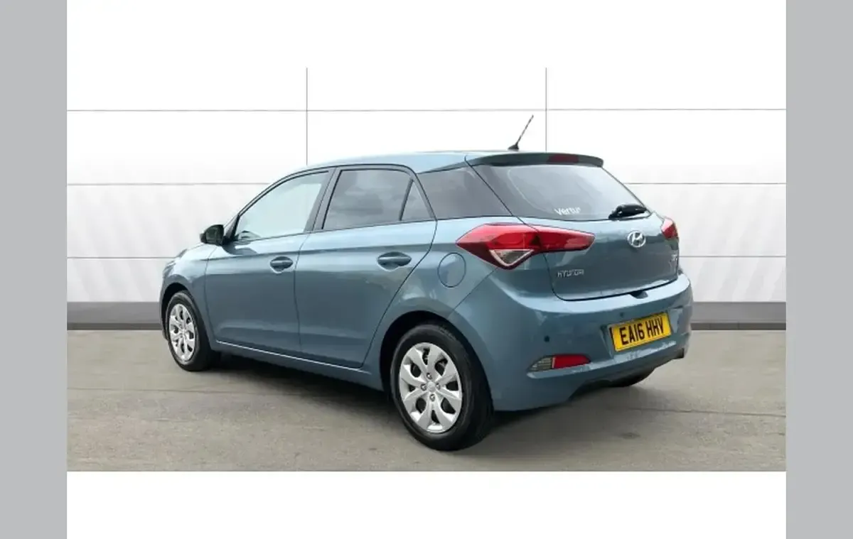 Used Hyundai i20 73 HP (53 kW) 2016 Blue Hatchback