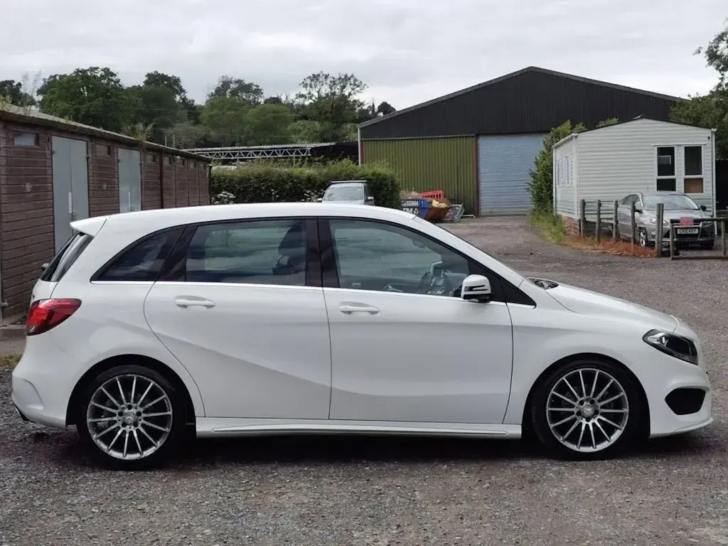 Used Mercedes B200 AMG line 136 HP (100 kW) 2015 White Hatchback