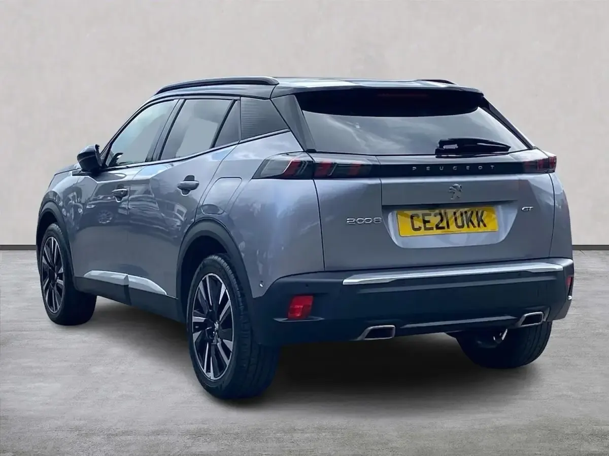 Usado Peugeot 2008 Premium 130 CV (95 kW) 2021 Gris SUV