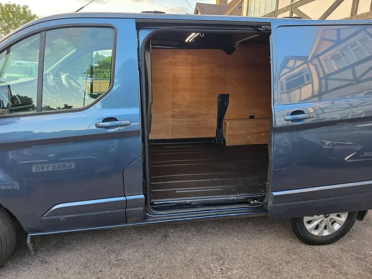 Used Ford Transit Custom Limited 130 HP (95 kW) 2023 Blue Van
