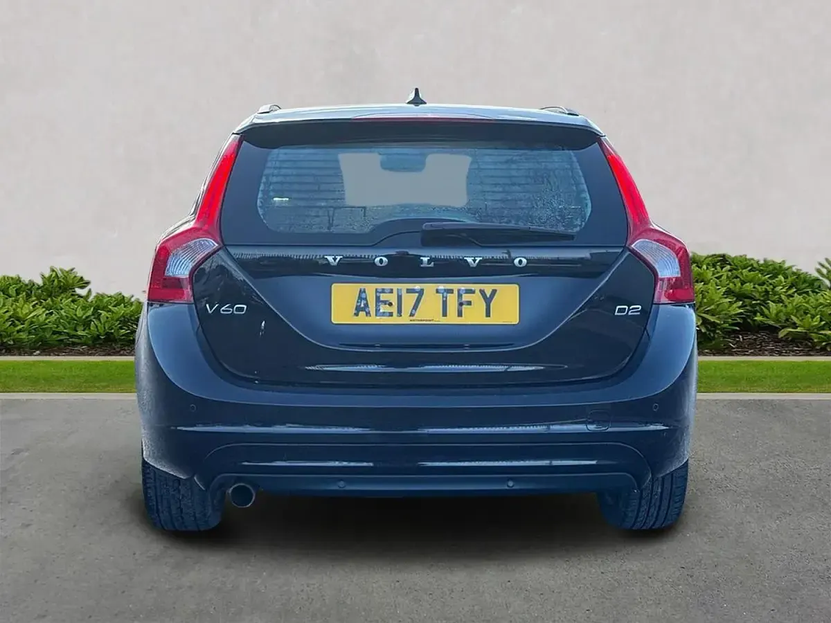 Used Volvo V60 SE 120 HP (88 kW) 2017 Black Estate