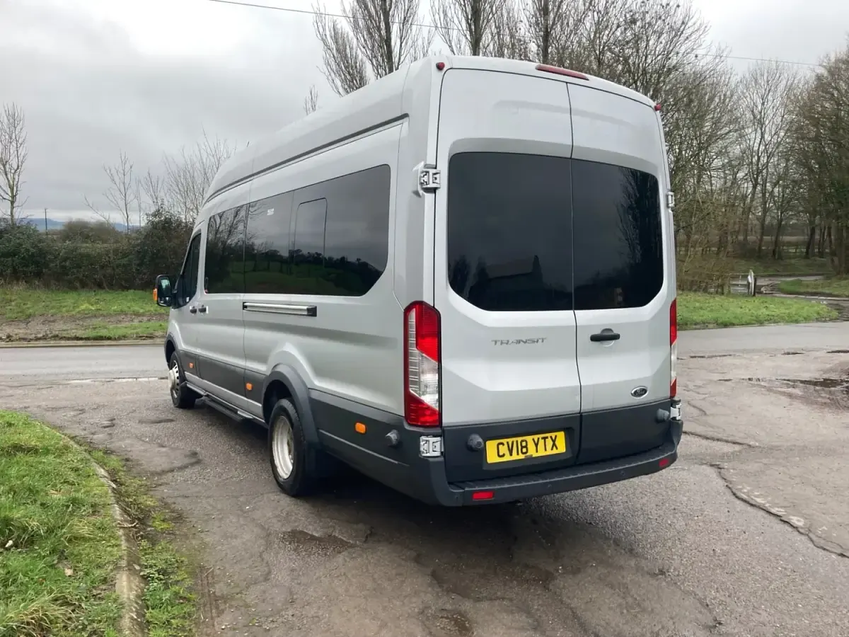 Usado Ford Transit Trend 125 HP (91 kW) 2018 Prateado