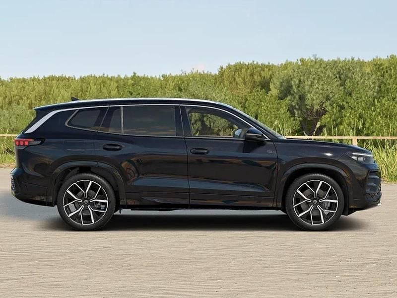 New VW Touran R-line 150 HP (110 kW) 2026 Black MPV