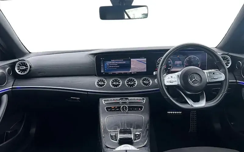 Gebraucht Mercedes E220 AMG line 194 PS (142 kW) 2019 Grau Cabrio