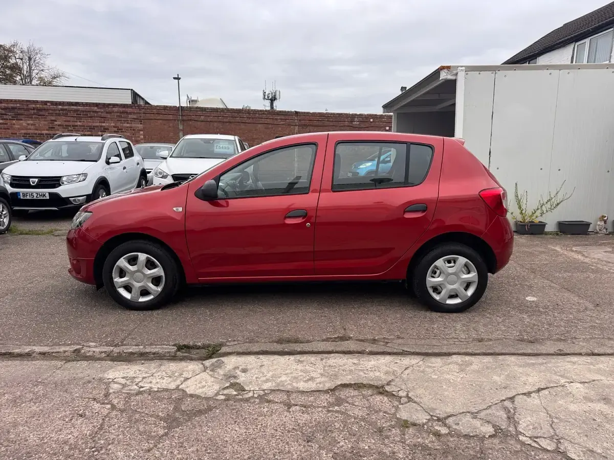 Used Dacia Sandero Ambiance 75 HP (55 kW) 2016 Red Hatchback