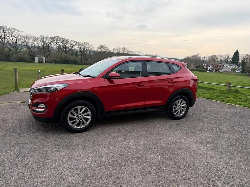 Used Hyundai Tucson SE 177 HP (130 kW) 2016 Red SUV