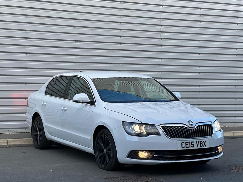 Used Skoda Superb 2015 White Hatchback