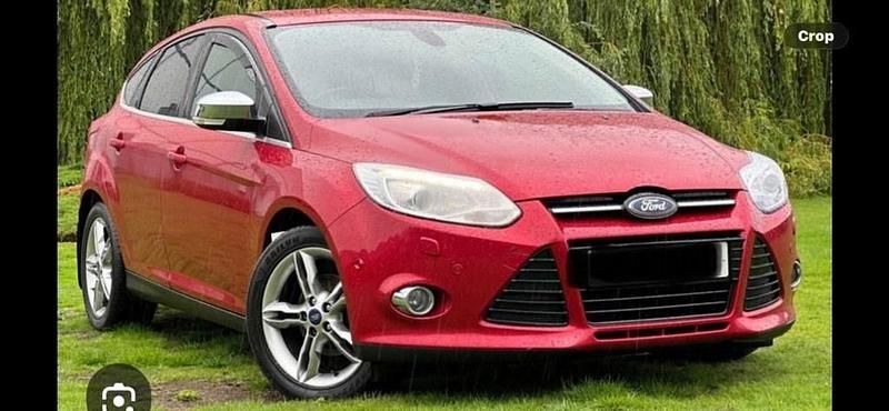 Used Ford Focus Zetec 100 HP (73 kW) 2013 Red Hatchback