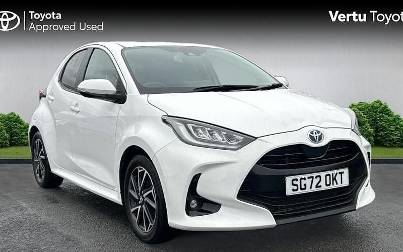 Used 2025 Toyota Yaris Hybrid Design Hatchback | £17,720 (Super price) - Image 1/4