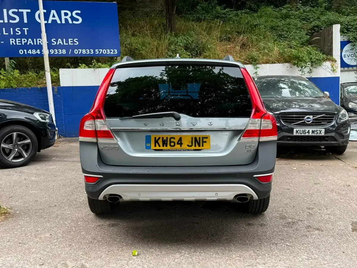 Used Volvo XC70 SE Lux 215 HP (158 kW) 2015 Silver Estate