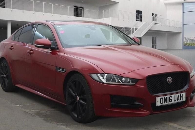 Used Jaguar XE R-Sport 180 HP (132 kW) 2016 Red Sedan