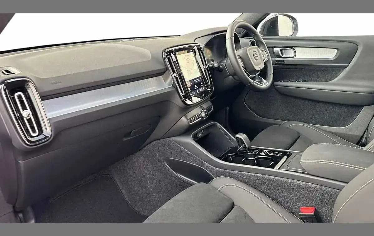 Used Volvo XC40 Plus 194 HP (142 kW) 2025 Silver SUV