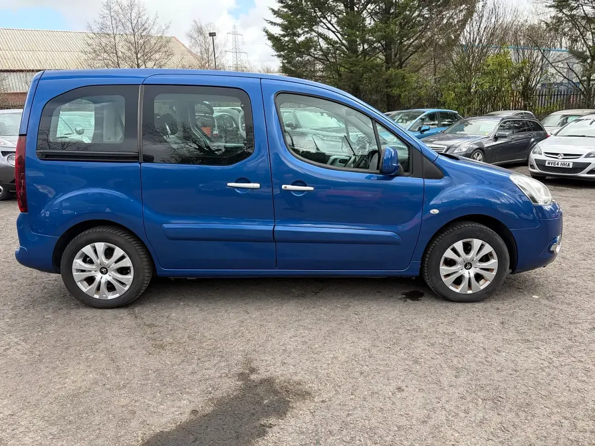 Used Citroën Berlingo 90 HP (66 kW) 2014 Blue MPV