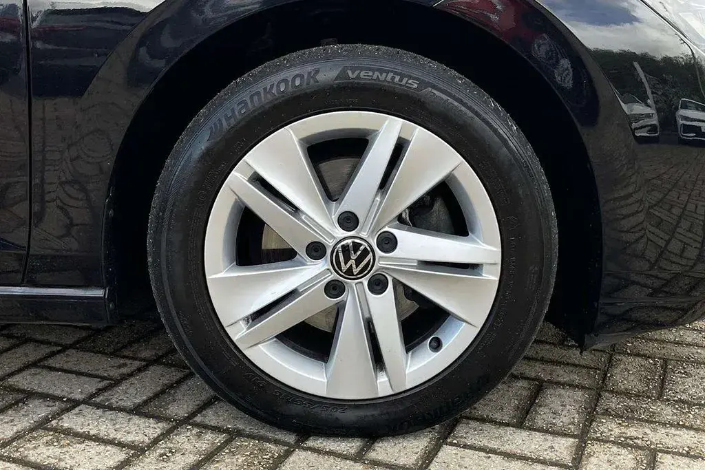 Used VW Golf VIII Life 130 HP (95 kW) 2023 Black Hatchback