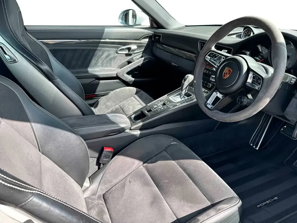 Begagnad Porsche 911 2019 Silver Cab
