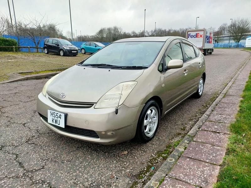 Used Toyota Prius T3 76 HP (55 kW) 2018 Brown/gold Hatchback