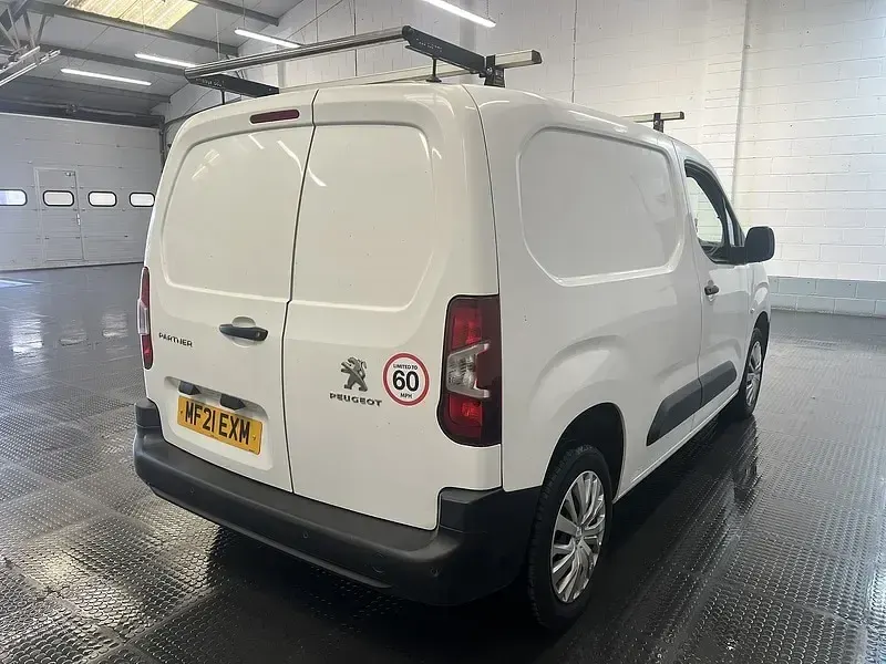 Used Peugeot Partner 100 HP (73 kW) 2021 White MPV