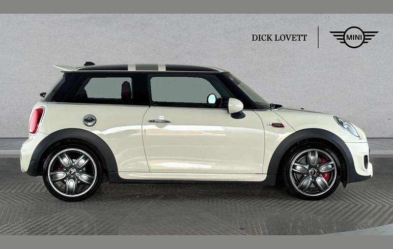 Used Mini John Cooper Works Hatch 228 HP (167 kW) 2018 White Hatchback