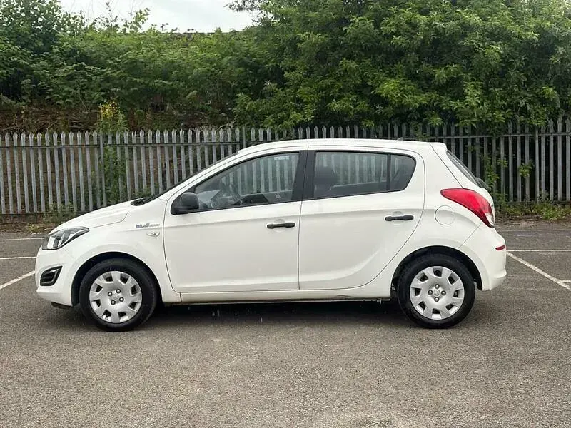 Used Hyundai i20 2014 White Hatchback