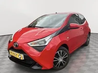 Used Toyota Aygo X-play 72 HP (52 kW) 2020 Red Hatchback