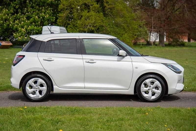 Used Suzuki Swift 82 HP (60 kW) 2024 White Hatchback