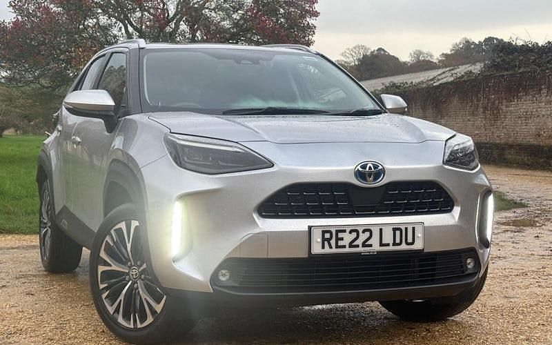 Used 2025 Toyota Yaris Hybrid Estate | £21,947 (Good price) - Image 1/4