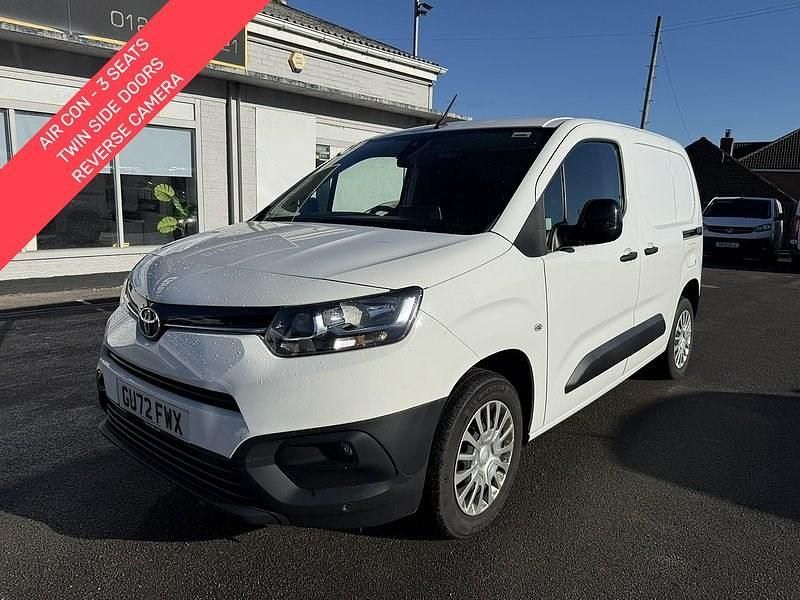 White Used 2022 Toyota Proace Van | £9,999 (Fair price) - Image 1/4