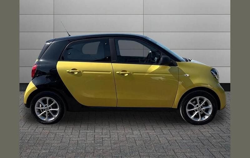 Used Smart ForFour Passion 71 HP (52 kW) 2017 Yellow Hatchback