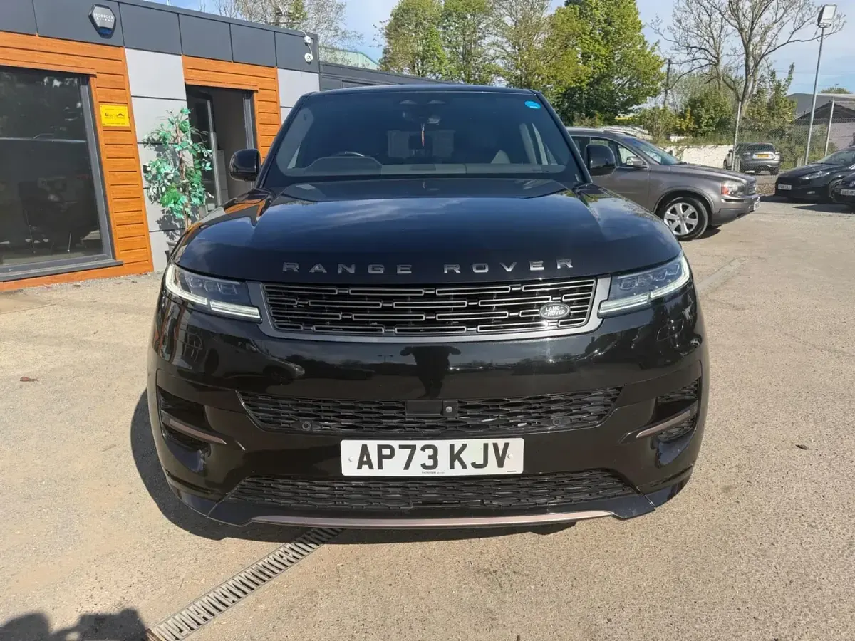 Second-hand Land Rover Range Rover Sport SE Dynamic 300 CP (220 kW) 2024 Negru SUV