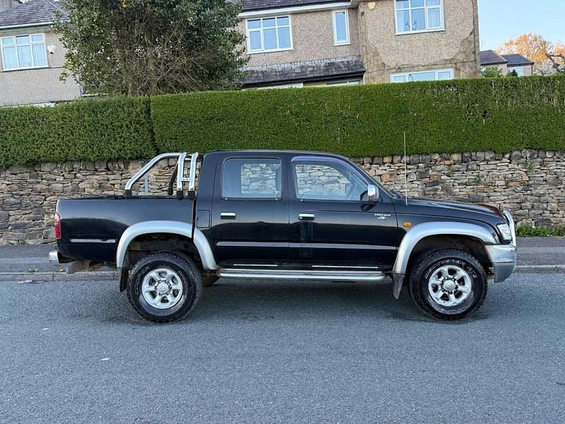 Used Toyota HiLux 2002 Black Pickup