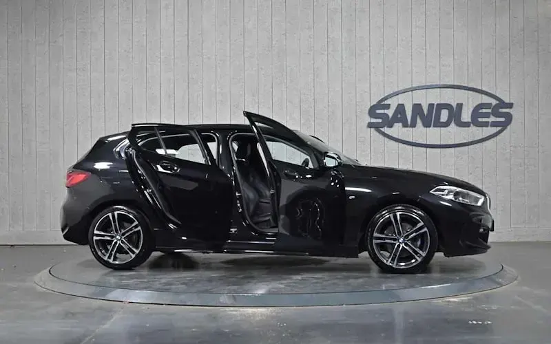 Used BMW 118 M Sport 136 HP (100 kW) 2022 Black Hatchback
