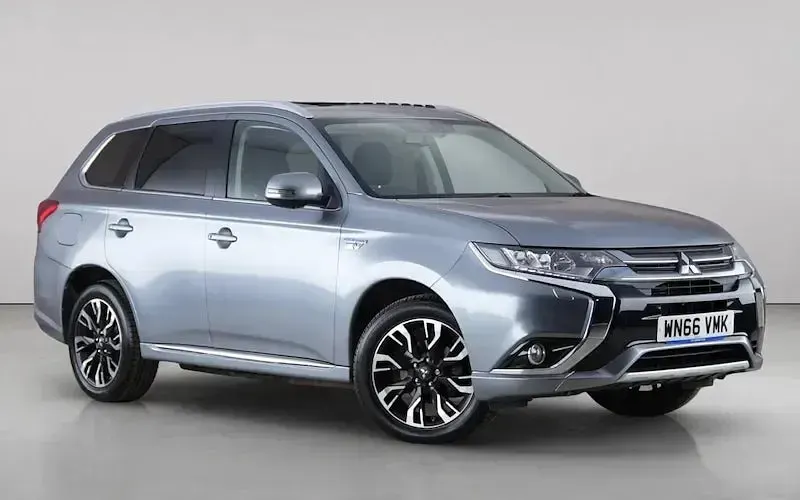 Used Mitsubishi Outlander P-HEV 203 HP (149 kW) 2016 SUV