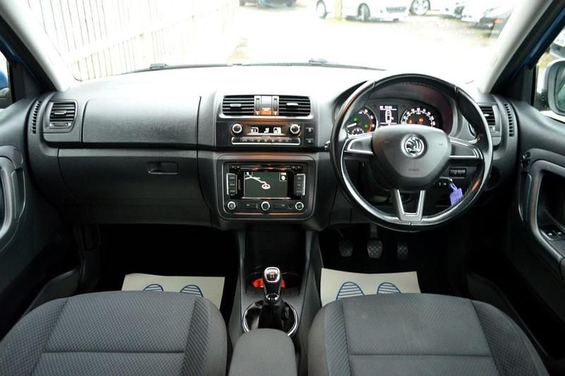 Used Skoda Fabia Elegance 105 HP (77 kW) 2014 Blue Hatchback