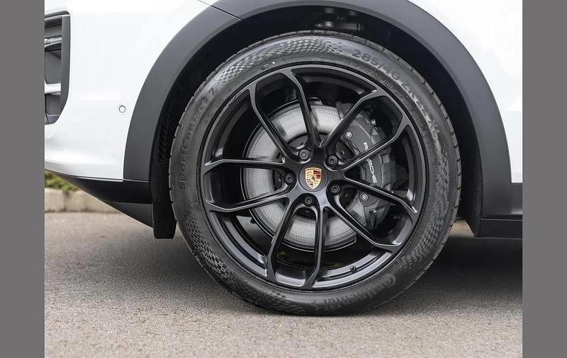 Used Porsche Cayenne 464 HP (341 kW) 2025 White SUV