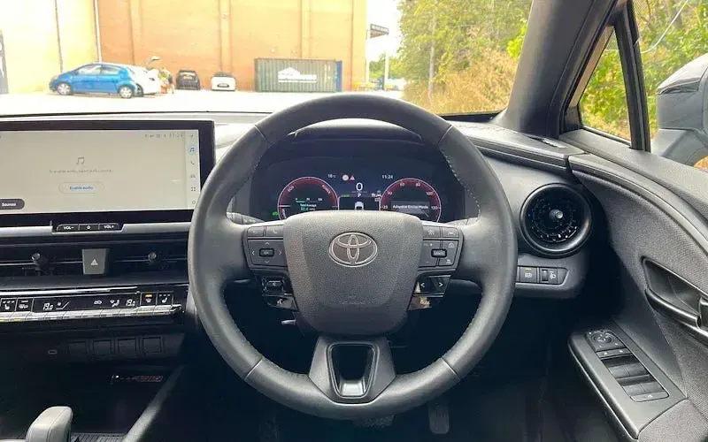 Used Toyota C-HR Design 140 HP (102 kW) 2023 White SUV