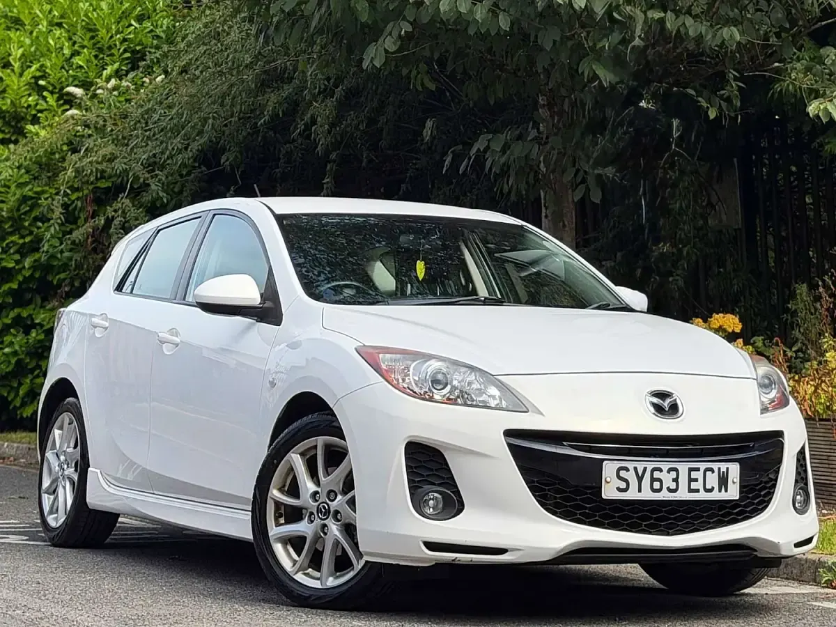 Used Mazda 3 105 HP (77 kW) 2013 White Hatchback