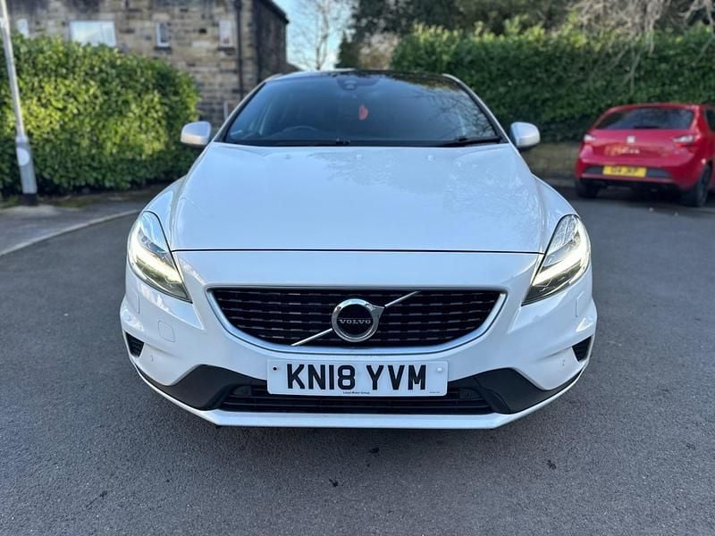 Used Volvo V40 R-Design Pro 150 HP (110 kW) 2018 White Hatchback