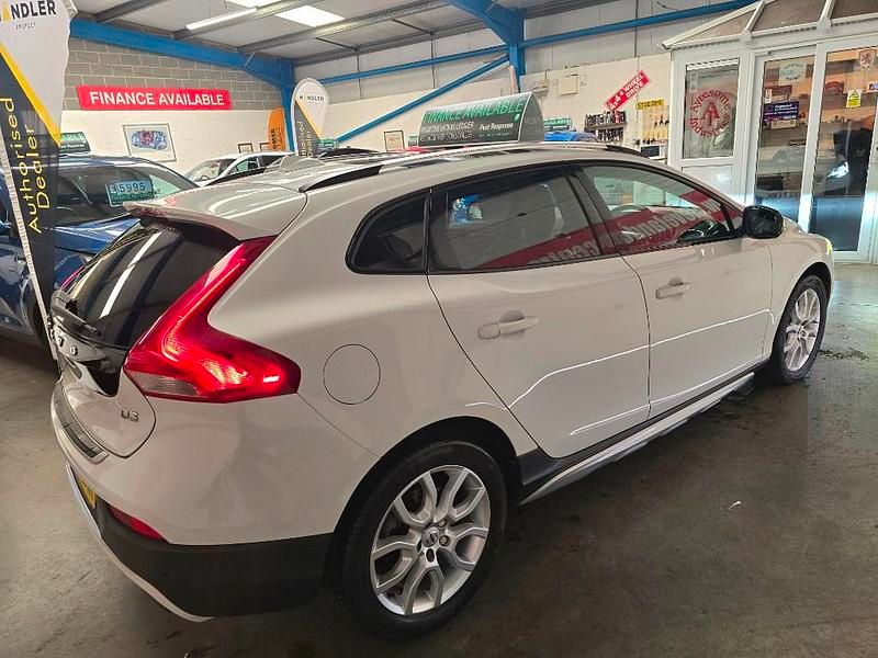 Used Volvo V40 Pro 2017 White Hatchback