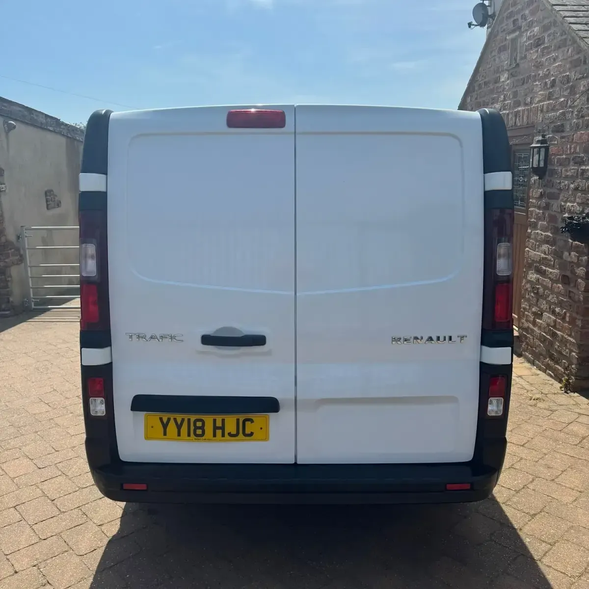Second-hand Renault Trafic Business 125 CP (91 kW) 2018 Alb Monovolum