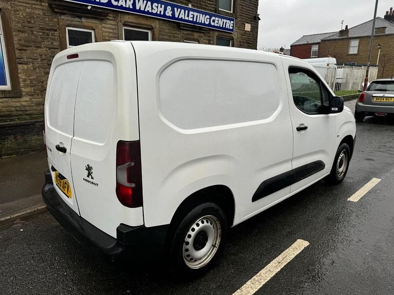 Used Peugeot Partner S 2019 White MPV