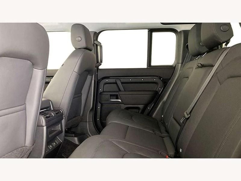 Używany Land Rover Defender S 250 KM (183 kW) 2025 Czarny SUV
