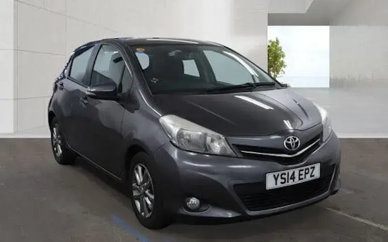 Used Toyota Yaris Multidrive S 101 HP (74 kW) 2014 Grey Hatchback