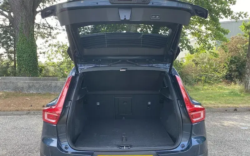 Used Volvo XC40 Plus 197 HP (144 kW) 2025 Blue SUV