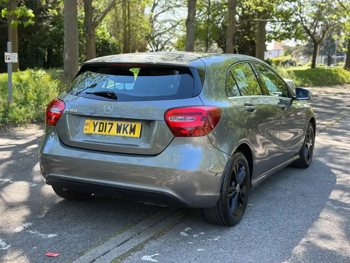 Begagnad Mercedes A160 Executive 2017 Grå Halvkombi