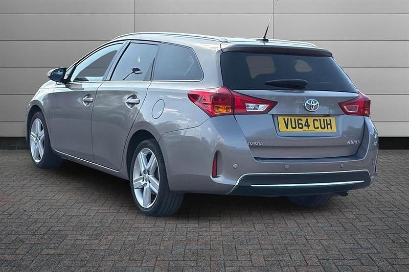 Used Toyota Auris 132 HP (97 kW) 2014 Deep titanium Estate