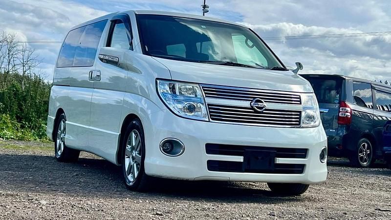 Used Nissan Elgrand 360º 2008 White MPV