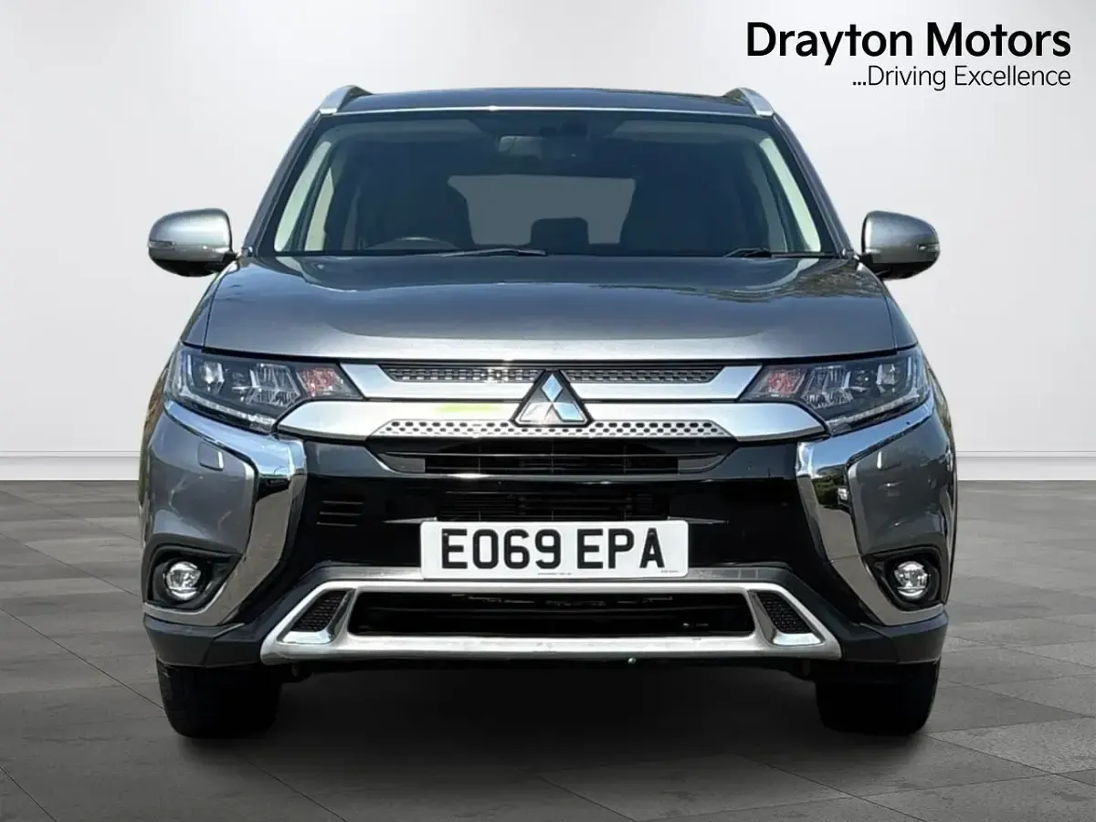 Usado Mitsubishi Outlander 150 HP (110 kW) 2019 Cinzento SUV