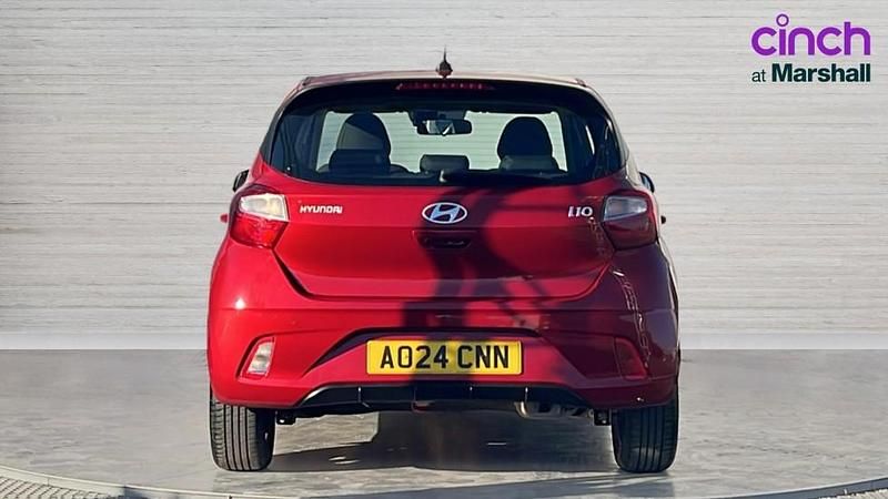 Usado Hyundai i10 Advanced 84 HP (61 kW) 2024 Vermelho Citadino